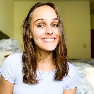 Meet your Posher, Chloe